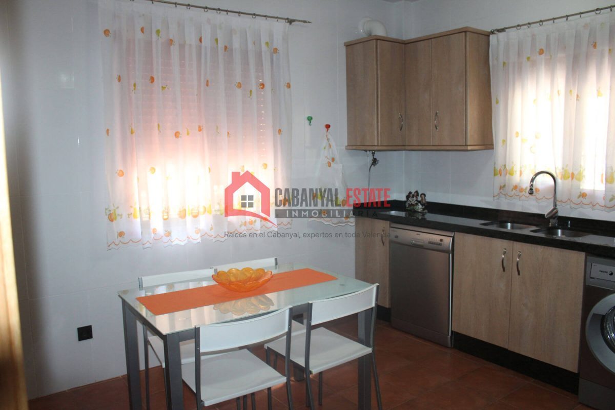 Descubra el equilibrio perfecto entre tranquilidad, exclusividad y accesibilidad en este chalet independiente único enclavado en la serena campiña de Fuencaliente (Ciudad Real). Situado junto a un cot — Foto 18