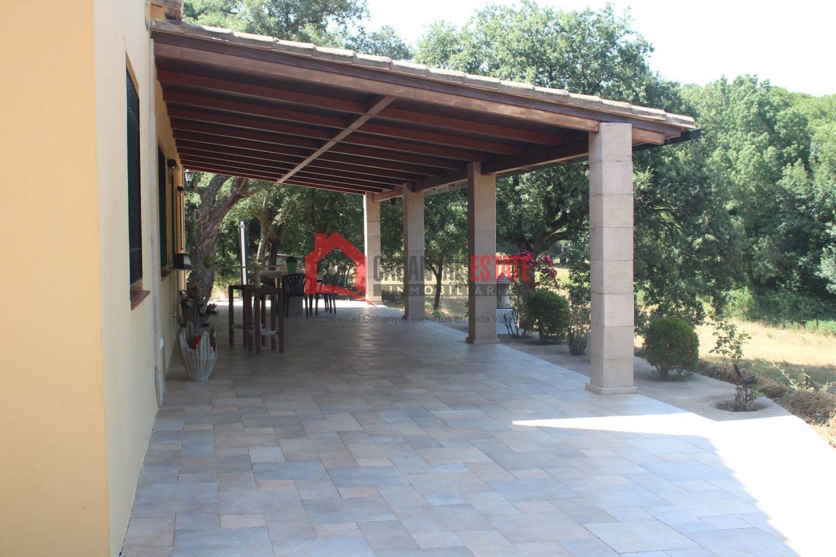 Descubra el equilibrio perfecto entre tranquilidad, exclusividad y accesibilidad en este chalet independiente único enclavado en la serena campiña de Fuencaliente (Ciudad Real). Situado junto a un cot — Foto 9