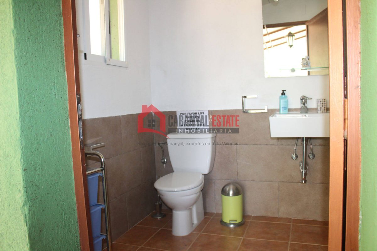Descubra el equilibrio perfecto entre tranquilidad, exclusividad y accesibilidad en este chalet independiente único enclavado en la serena campiña de Fuencaliente (Ciudad Real). Situado junto a un cot — Foto 48