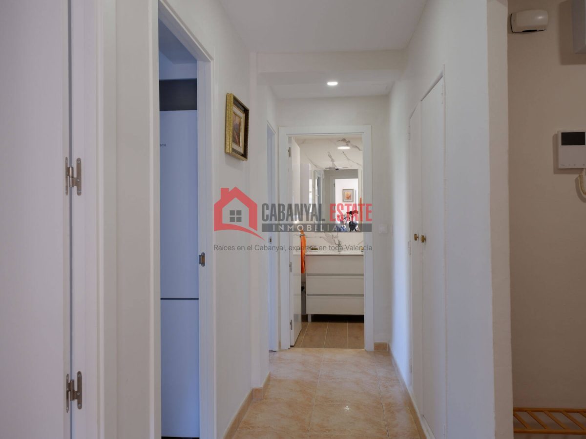 ¿Buscas un hogar listo para entrar a vivir, lleno de luz y ubicado en una de las zonas más demandadas de Valencia? Este fantástico piso esquinero de 83 m² construidos es la opción perfecta: está compl — Foto 13