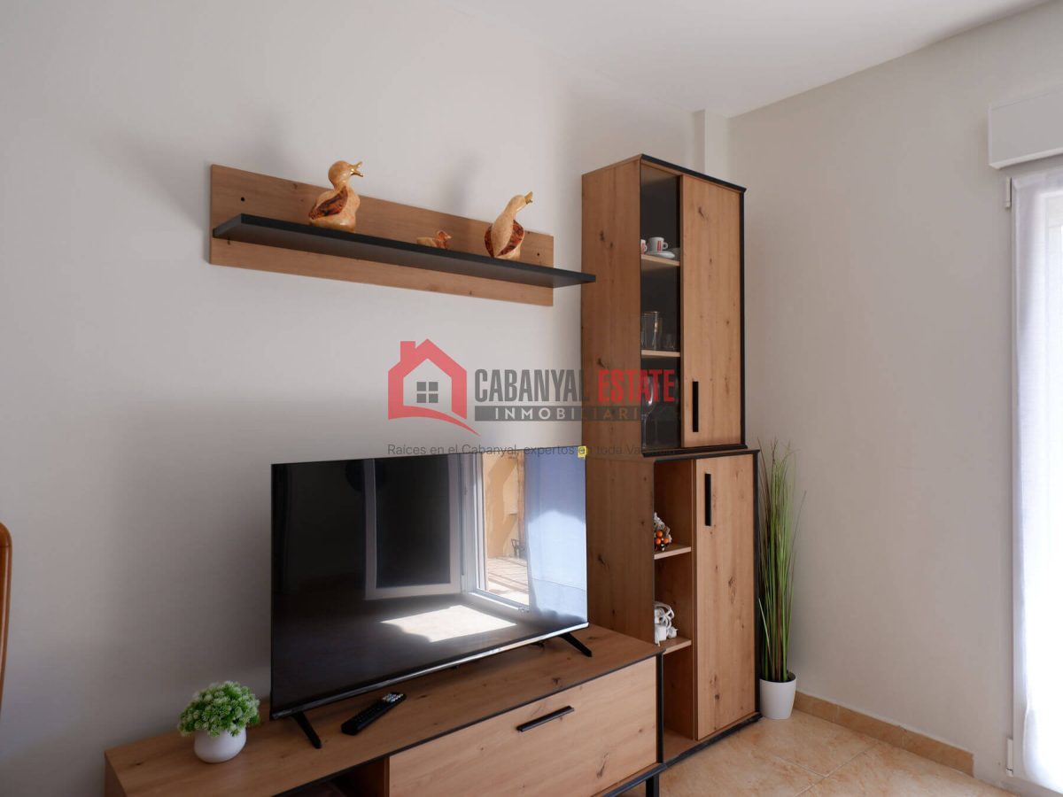 ¿Buscas un hogar listo para entrar a vivir, lleno de luz y ubicado en una de las zonas más demandadas de Valencia? Este fantástico piso esquinero de 83 m² construidos es la opción perfecta: está compl — Foto 4