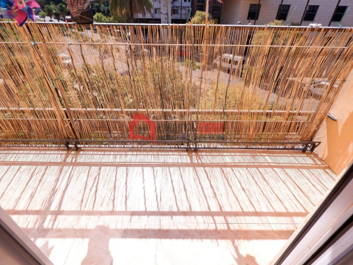 ¿Buscas un hogar listo para entrar a vivir, lleno de luz y ubicado en una de las zonas más demandadas de Valencia? Este fantástico piso esquinero de 83 m² construidos es la opción perfecta: está compl — Foto 5