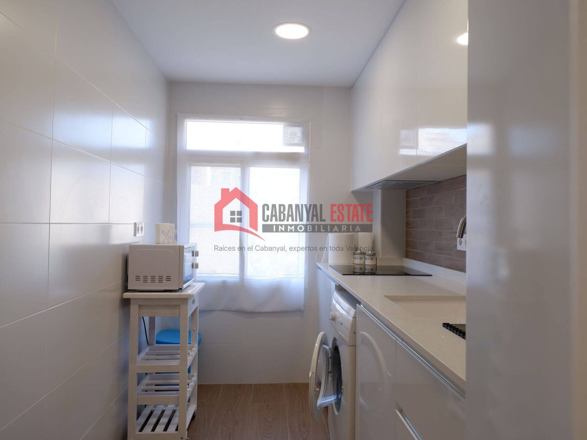 ¿Buscas un hogar listo para entrar a vivir, lleno de luz y ubicado en una de las zonas más demandadas de Valencia? Este fantástico piso esquinero de 83 m² construidos es la opción perfecta: está compl — Foto 15