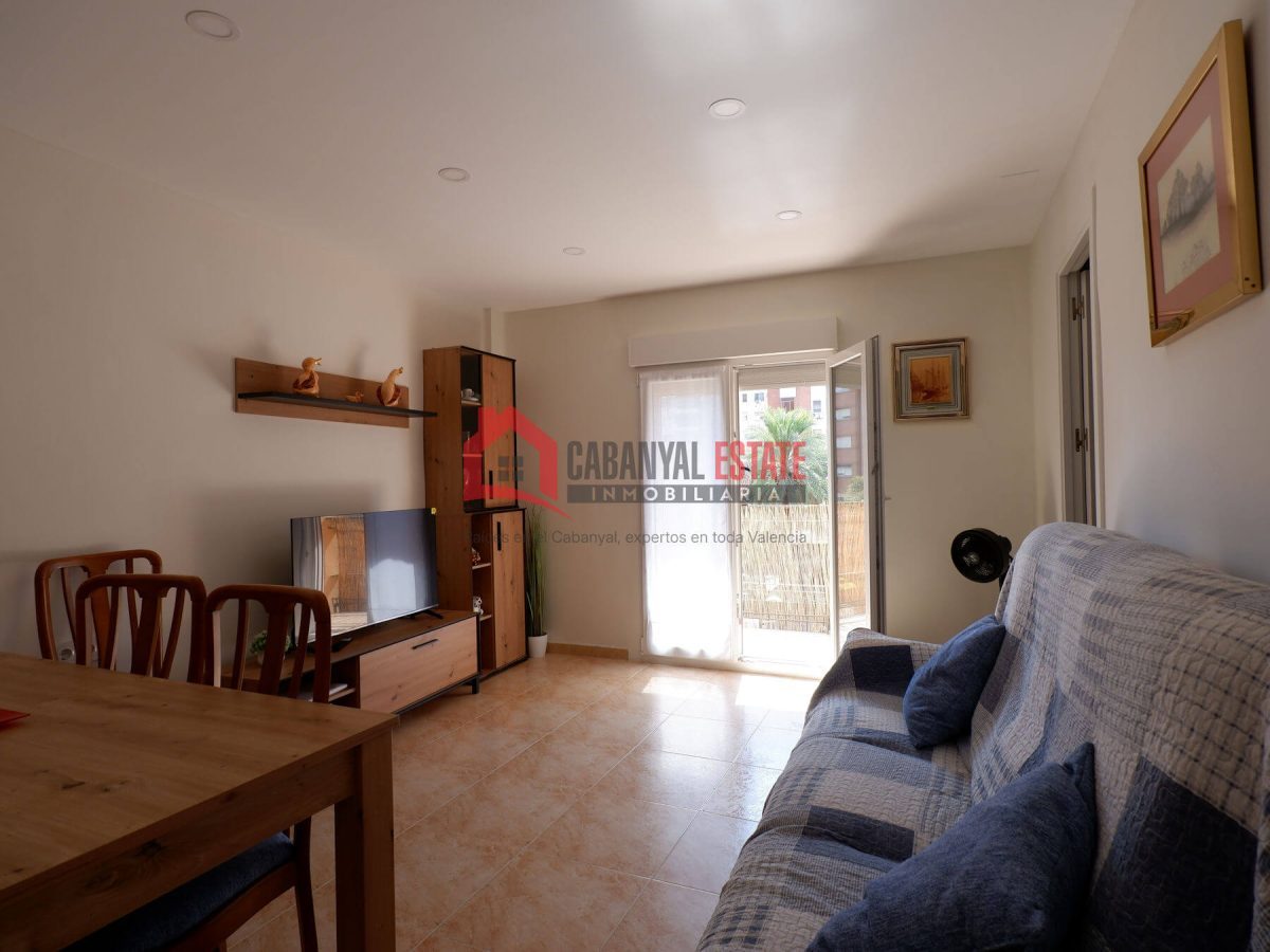¿Buscas un hogar listo para entrar a vivir, lleno de luz y ubicado en una de las zonas más demandadas de Valencia? Este fantástico piso esquinero de 83 m² construidos es la opción perfecta: está compl — Foto 2