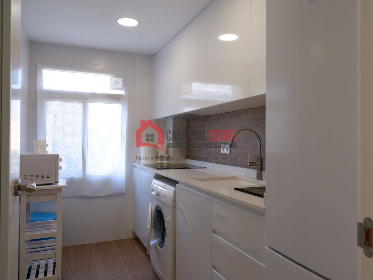 ¿Buscas un hogar listo para entrar a vivir, lleno de luz y ubicado en una de las zonas más demandadas de Valencia? Este fantástico piso esquinero de 83 m² construidos es la opción perfecta: está compl — Foto 14