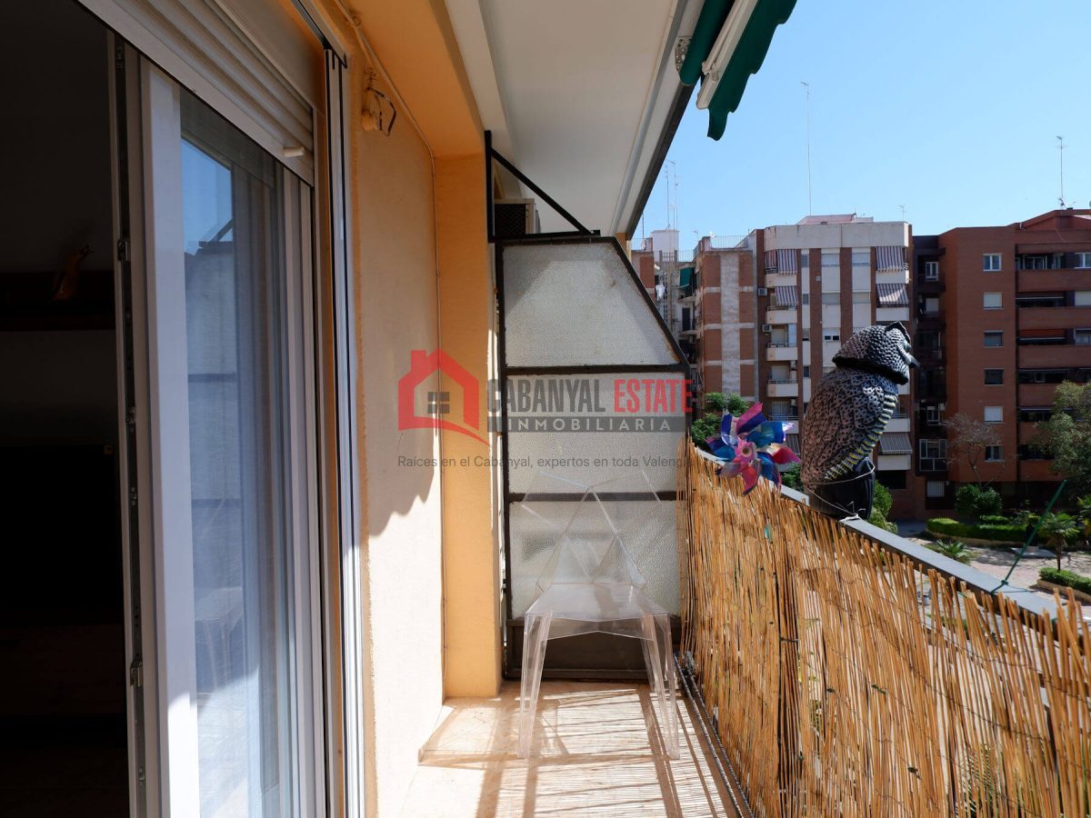 ¿Buscas un hogar listo para entrar a vivir, lleno de luz y ubicado en una de las zonas más demandadas de Valencia? Este fantástico piso esquinero de 83 m² construidos es la opción perfecta: está compl — Foto 7