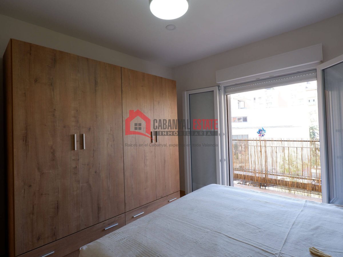 ¿Buscas un hogar listo para entrar a vivir, lleno de luz y ubicado en una de las zonas más demandadas de Valencia? Este fantástico piso esquinero de 83 m² construidos es la opción perfecta: está compl — Foto 19