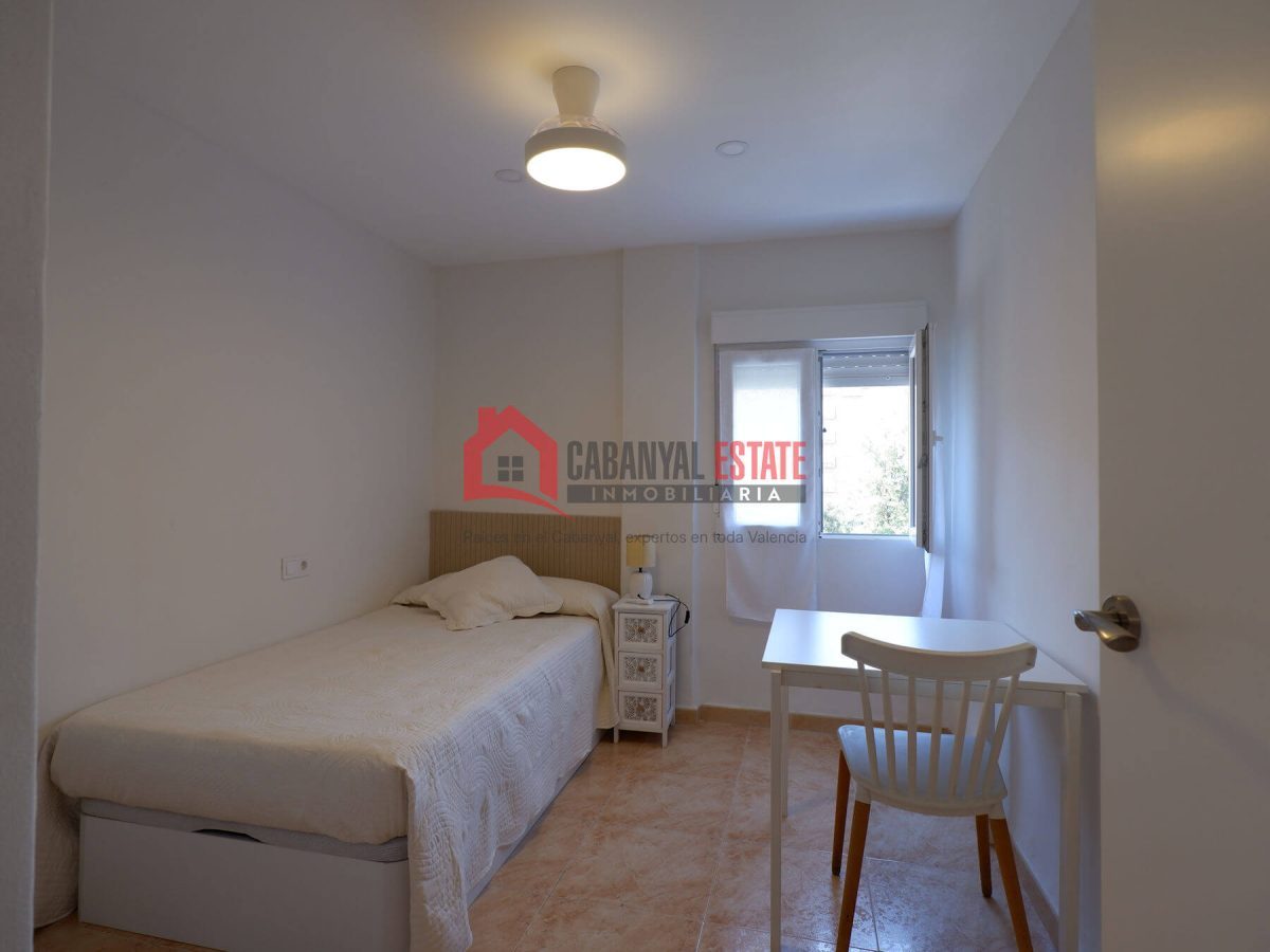 ¿Buscas un hogar listo para entrar a vivir, lleno de luz y ubicado en una de las zonas más demandadas de Valencia? Este fantástico piso esquinero de 83 m² construidos es la opción perfecta: está compl — Foto 30