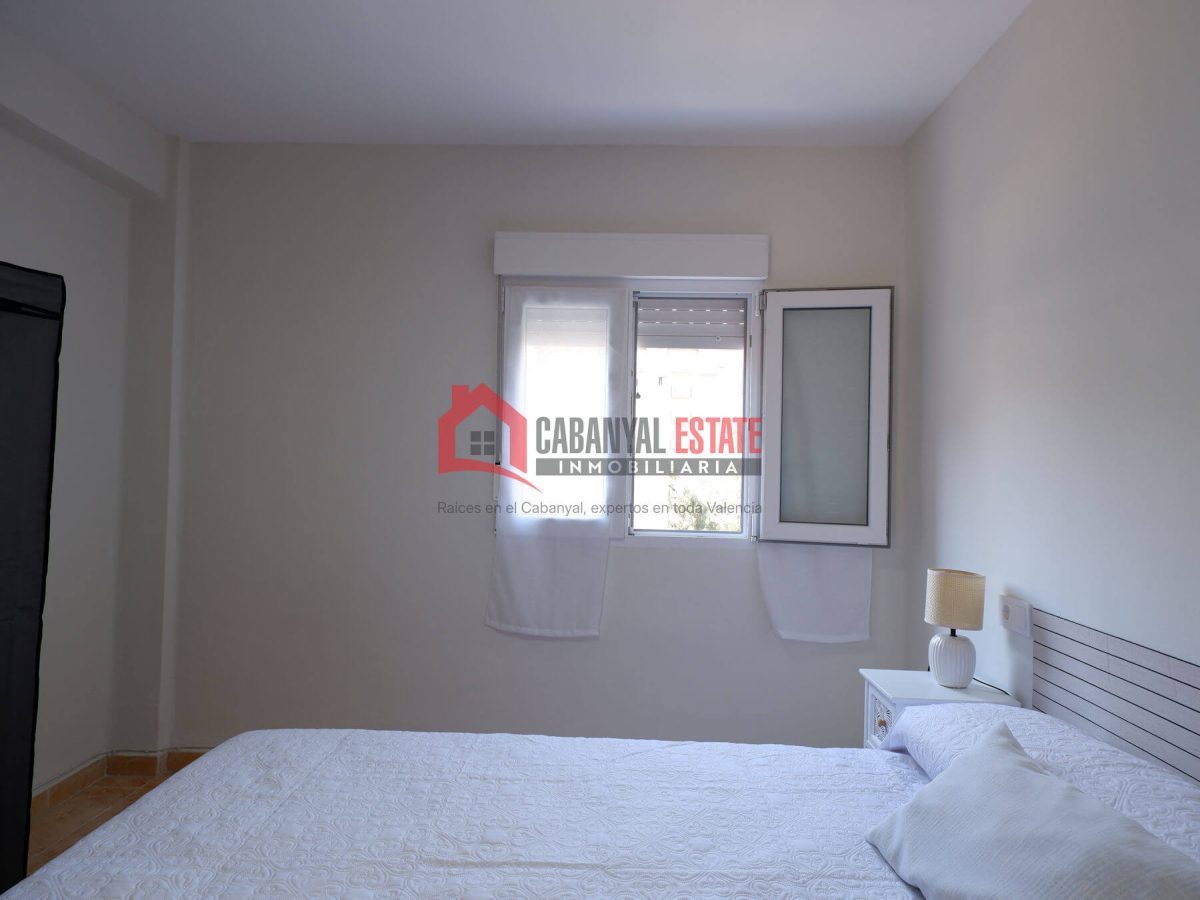 ¿Buscas un hogar listo para entrar a vivir, lleno de luz y ubicado en una de las zonas más demandadas de Valencia? Este fantástico piso esquinero de 83 m² construidos es la opción perfecta: está compl — Foto 26