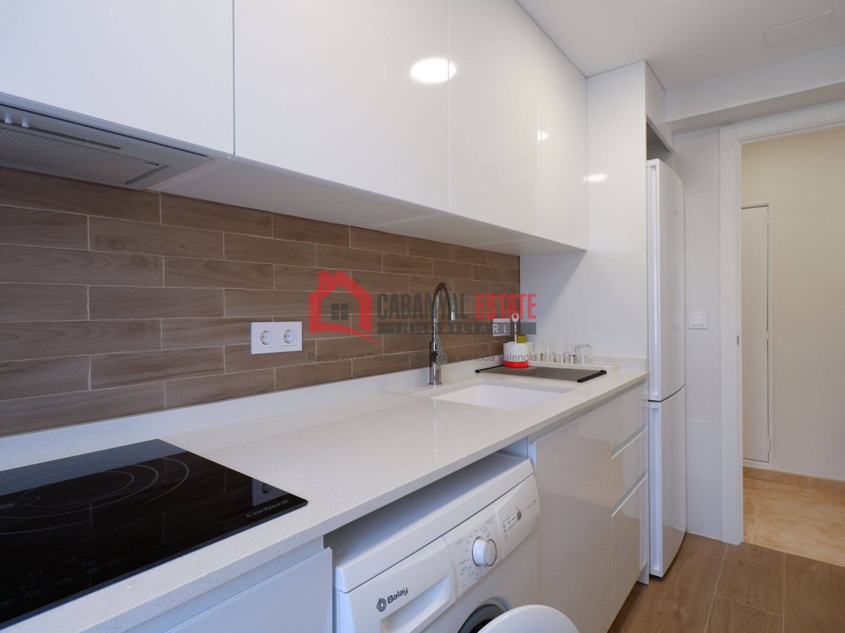¿Buscas un hogar listo para entrar a vivir, lleno de luz y ubicado en una de las zonas más demandadas de Valencia? Este fantástico piso esquinero de 83 m² construidos es la opción perfecta: está compl — Foto 17