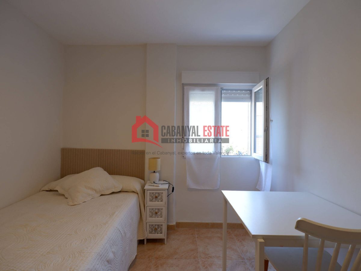 ¿Buscas un hogar listo para entrar a vivir, lleno de luz y ubicado en una de las zonas más demandadas de Valencia? Este fantástico piso esquinero de 83 m² construidos es la opción perfecta: está compl — Foto 31