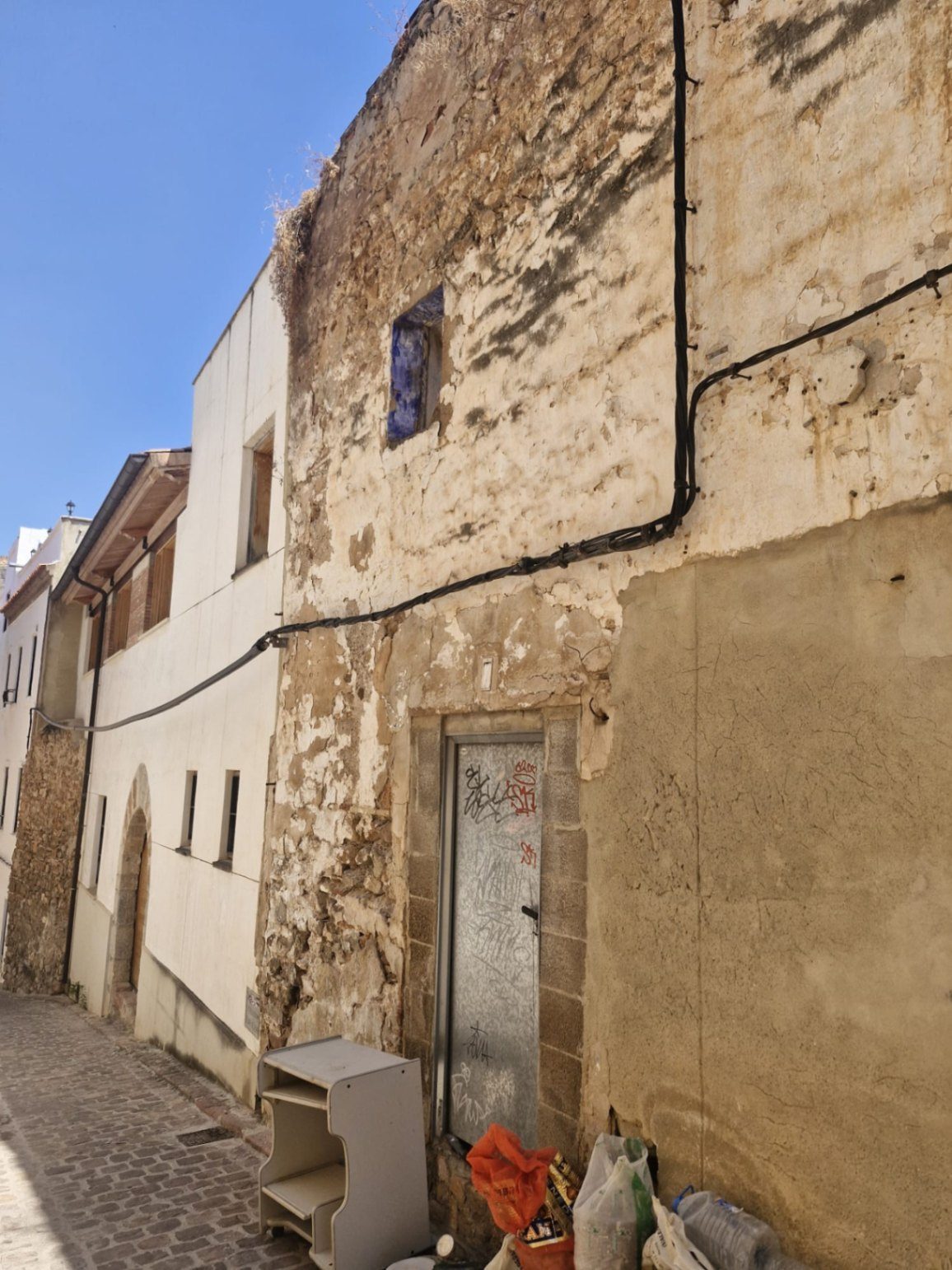 En Cabanyal Estate nos complace presentar en exclusiva esta magnífica oportunidad de inversión en el corazón histórico de Sagunto. Se trata de un solar urbano de 54 m² de superficie, ubicado de manera — Foto 5