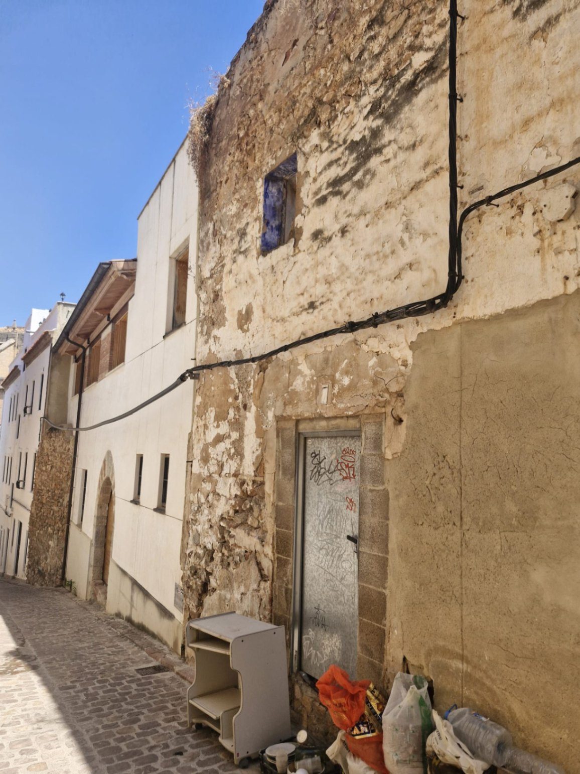 En Cabanyal Estate nos complace presentar en exclusiva esta magnífica oportunidad de inversión en el corazón histórico de Sagunto. Se trata de un solar urbano de 54 m² de superficie, ubicado de manera — Foto 3