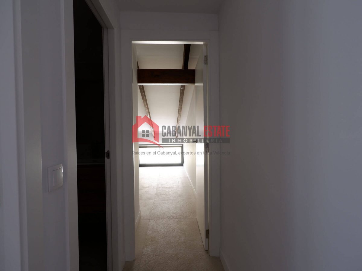 ¿Buscas la autenticidad del barrio marinero sin renunciar al máximo confort contemporáneo? Cabanyal Estate te presenta esta espectacular vivienda de 80 m² construidos, a estrenar, ubicada en una emble — Foto 34