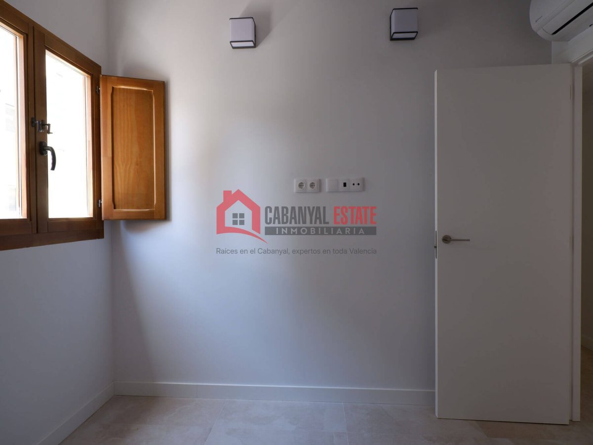 ¿Buscas la autenticidad del barrio marinero sin renunciar al máximo confort contemporáneo? Cabanyal Estate te presenta esta espectacular vivienda de 80 m² construidos, a estrenar, ubicada en una emble — Foto 33