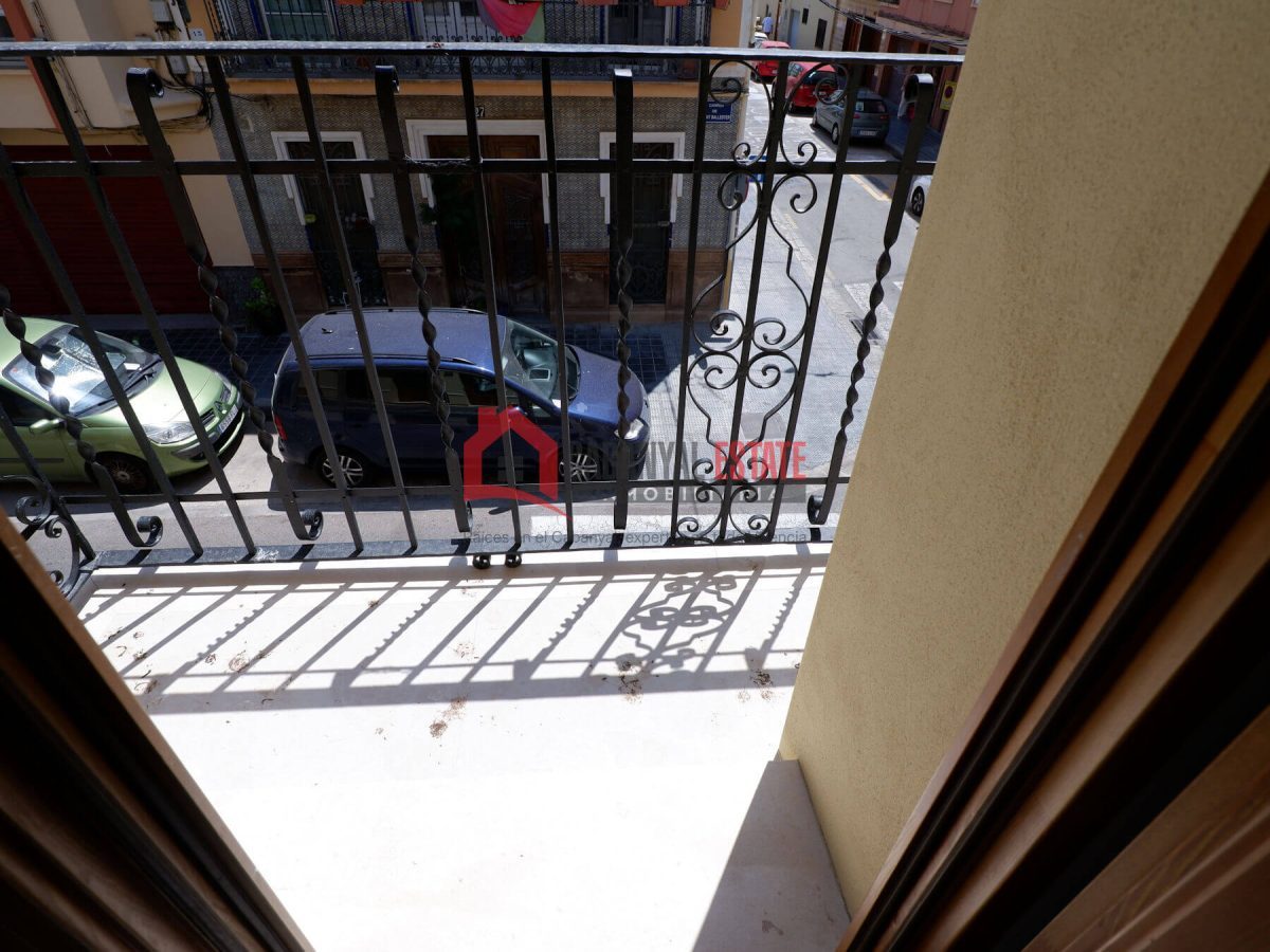 ¿Buscas la autenticidad del barrio marinero sin renunciar al máximo confort contemporáneo? Cabanyal Estate te presenta esta espectacular vivienda de 80 m² construidos, a estrenar, ubicada en una emble — Foto 6