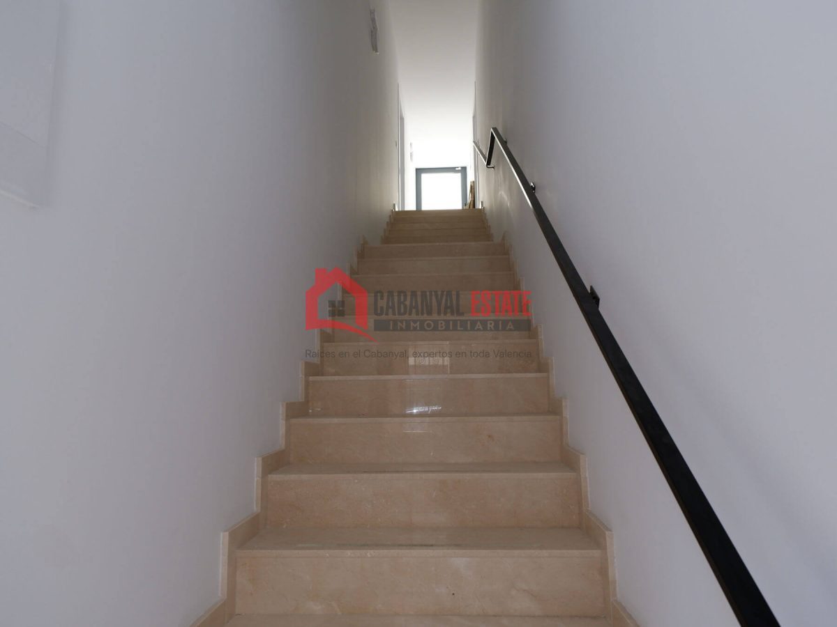 ¿Buscas la autenticidad del barrio marinero sin renunciar al máximo confort contemporáneo? Cabanyal Estate te presenta esta espectacular vivienda de 80 m² construidos, a estrenar, ubicada en una emble — Foto 42