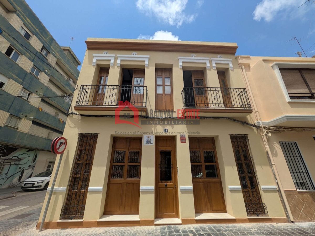 ¿Buscas la autenticidad del barrio marinero sin renunciar al máximo confort contemporáneo? Cabanyal Estate te presenta esta espectacular vivienda de 80 m² construidos, a estrenar, ubicada en una emble — Foto 43