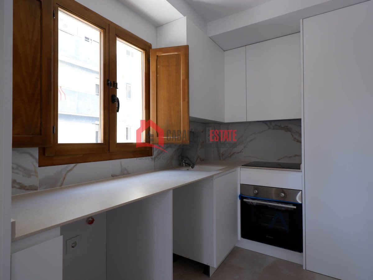¿Buscas la autenticidad del barrio marinero sin renunciar al máximo confort contemporáneo? Cabanyal Estate te presenta esta espectacular vivienda de 80 m² construidos, a estrenar, ubicada en una emble — Foto 9