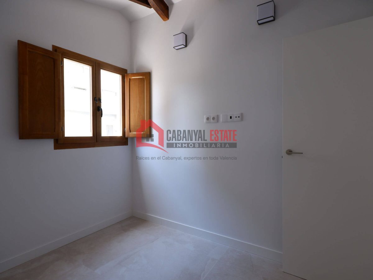¿Buscas la autenticidad del barrio marinero sin renunciar al máximo confort contemporáneo? Cabanyal Estate te presenta esta espectacular vivienda de 80 m² construidos, a estrenar, ubicada en una emble — Foto 32