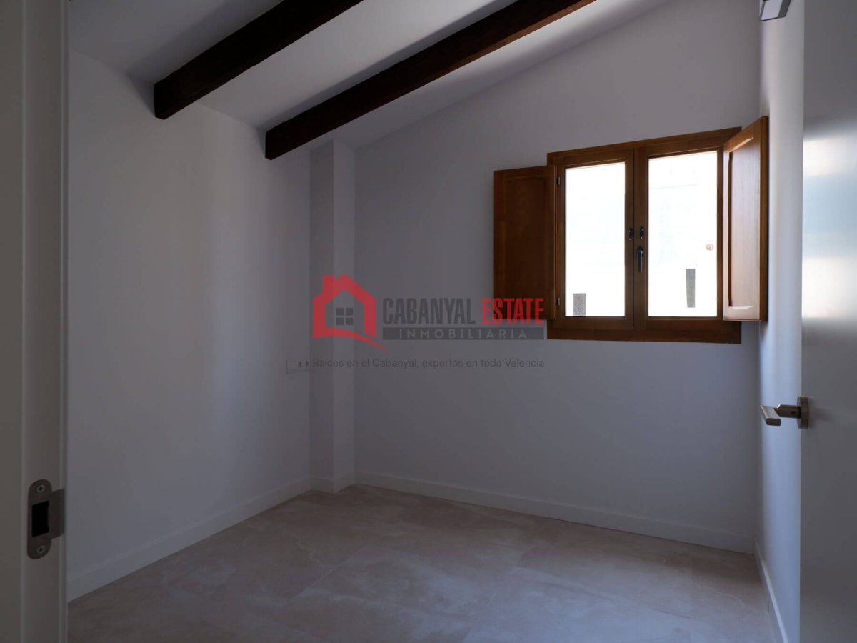 ¿Buscas la autenticidad del barrio marinero sin renunciar al máximo confort contemporáneo? Cabanyal Estate te presenta esta espectacular vivienda de 80 m² construidos, a estrenar, ubicada en una emble — Foto 29