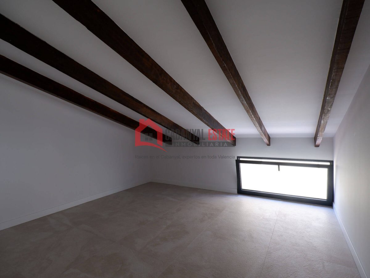 ¿Buscas la autenticidad del barrio marinero sin renunciar al máximo confort contemporáneo? Cabanyal Estate te presenta esta espectacular vivienda de 80 m² construidos, a estrenar, ubicada en una emble — Foto 37