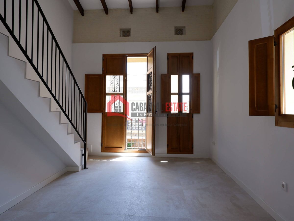 ¿Buscas la autenticidad del barrio marinero sin renunciar al máximo confort contemporáneo? Cabanyal Estate te presenta esta espectacular vivienda de 80 m² construidos, a estrenar, ubicada en una emble — Foto 4
