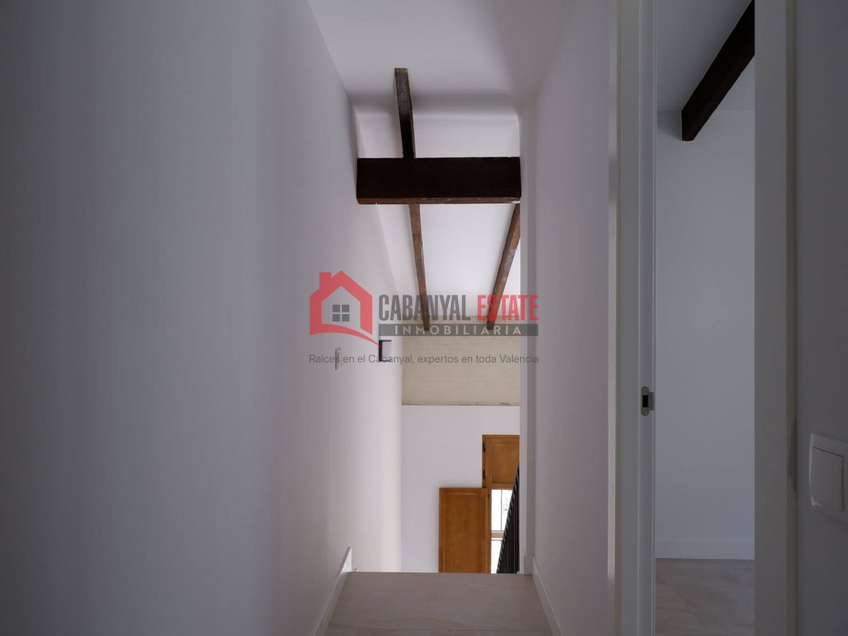 ¿Buscas la autenticidad del barrio marinero sin renunciar al máximo confort contemporáneo? Cabanyal Estate te presenta esta espectacular vivienda de 80 m² construidos, a estrenar, ubicada en una emble — Foto 40