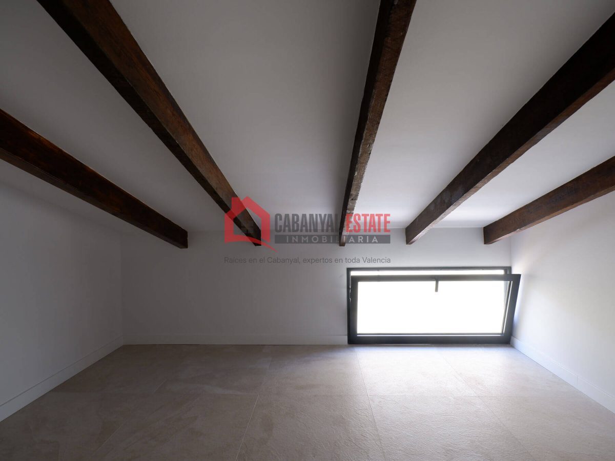 ¿Buscas la autenticidad del barrio marinero sin renunciar al máximo confort contemporáneo? Cabanyal Estate te presenta esta espectacular vivienda de 80 m² construidos, a estrenar, ubicada en una emble — Foto 38