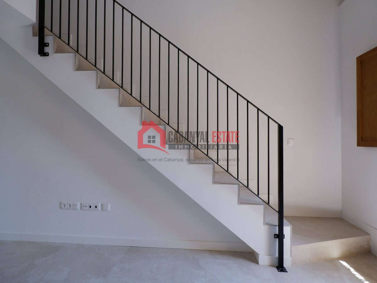 ¿Buscas la autenticidad del barrio marinero sin renunciar al máximo confort contemporáneo? Cabanyal Estate te presenta esta espectacular vivienda de 80 m² construidos, a estrenar, ubicada en una emble — Foto 25