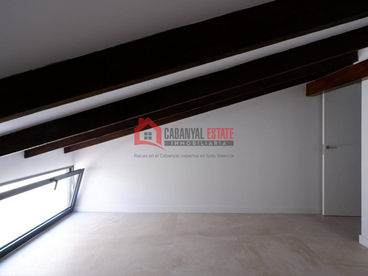 ¿Buscas la autenticidad del barrio marinero sin renunciar al máximo confort contemporáneo? Cabanyal Estate te presenta esta espectacular vivienda de 80 m² construidos, a estrenar, ubicada en una emble — Foto 39