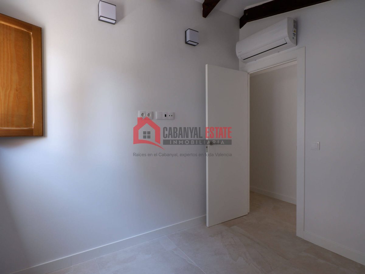 ¿Buscas la autenticidad del barrio marinero sin renunciar al máximo confort contemporáneo? Cabanyal Estate te presenta esta espectacular vivienda de 80 m² construidos, a estrenar, ubicada en una emble — Foto 31