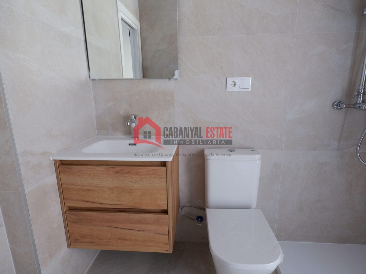 ¿Buscas la autenticidad del barrio marinero sin renunciar al máximo confort contemporáneo? Cabanyal Estate te presenta esta espectacular vivienda de 80 m² construidos, a estrenar, ubicada en una emble — Foto 19