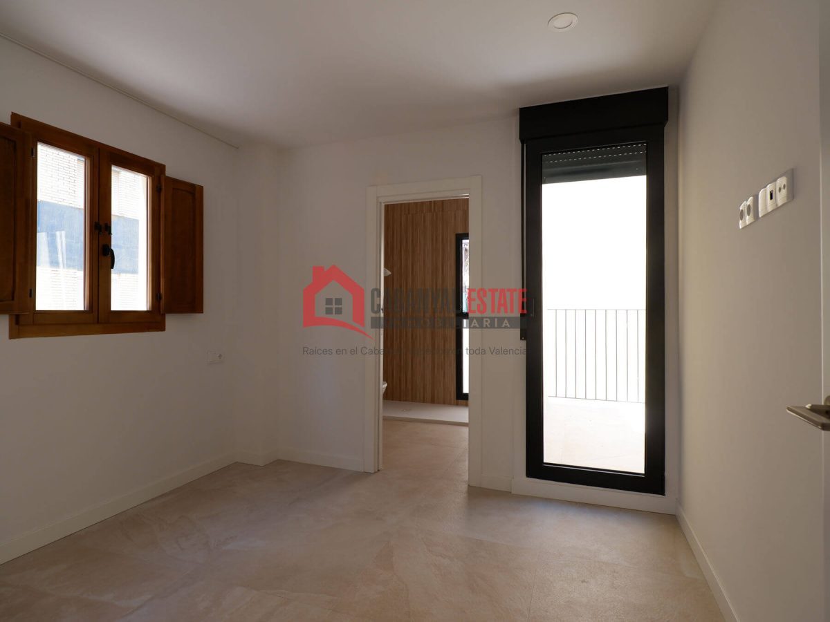 ¿Buscas la autenticidad del barrio marinero sin renunciar al máximo confort contemporáneo? Cabanyal Estate te presenta esta espectacular vivienda de 80 m² construidos, a estrenar, ubicada en una emble — Foto 12