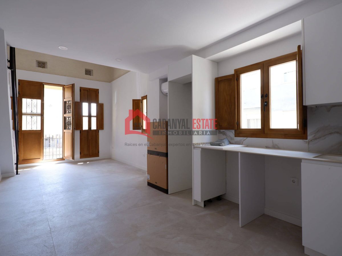 ¿Buscas la autenticidad del barrio marinero sin renunciar al máximo confort contemporáneo? Cabanyal Estate te presenta esta espectacular vivienda de 80 m² construidos, a estrenar, ubicada en una emble — Foto 2