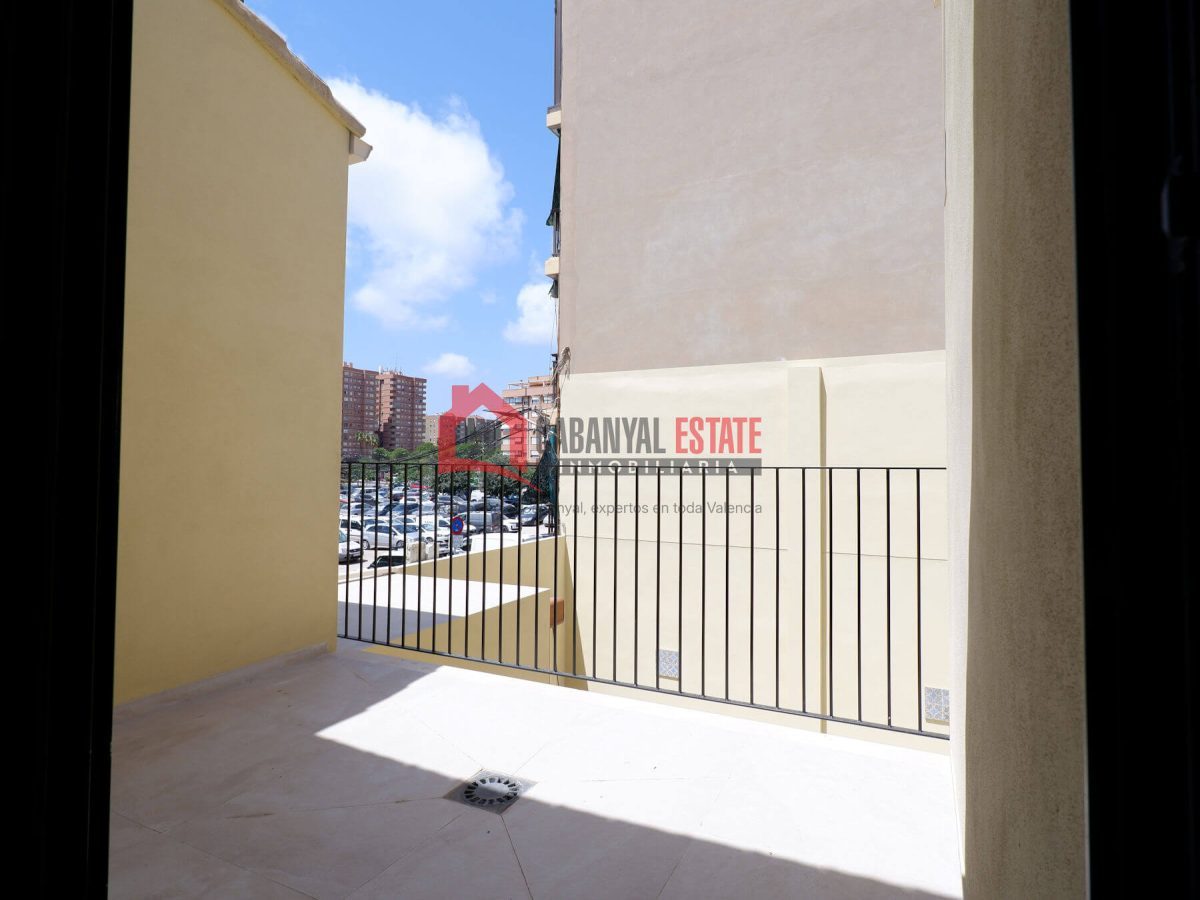 ¿Buscas la autenticidad del barrio marinero sin renunciar al máximo confort contemporáneo? Cabanyal Estate te presenta esta espectacular vivienda de 80 m² construidos, a estrenar, ubicada en una emble — Foto 20