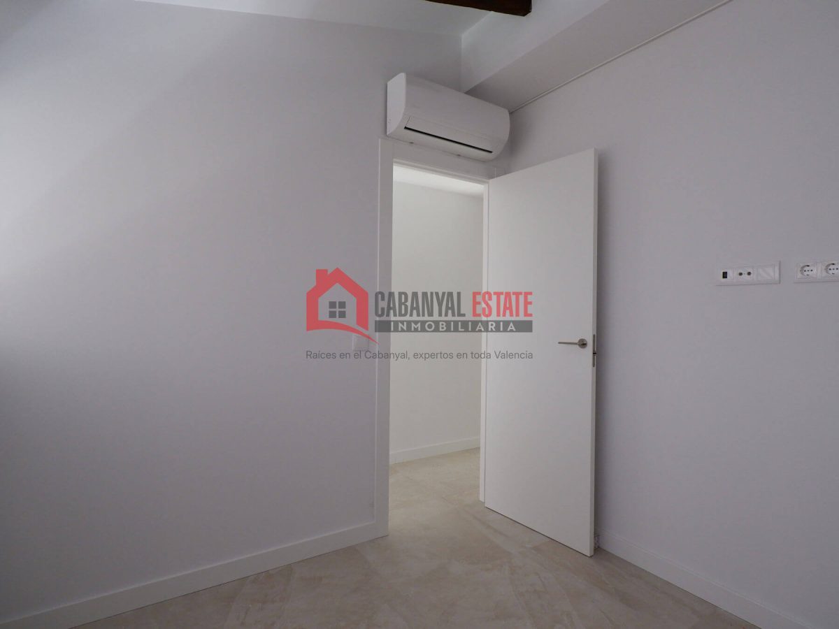 ¿Sueñas con estrenar una vivienda con alma, de diseño vanguardista y con la esencia del Cabanyal más auténtico? Cabanyal Estate te presenta esta magnífica propiedad de 79 m² construidos, ubicada en un — Foto 37