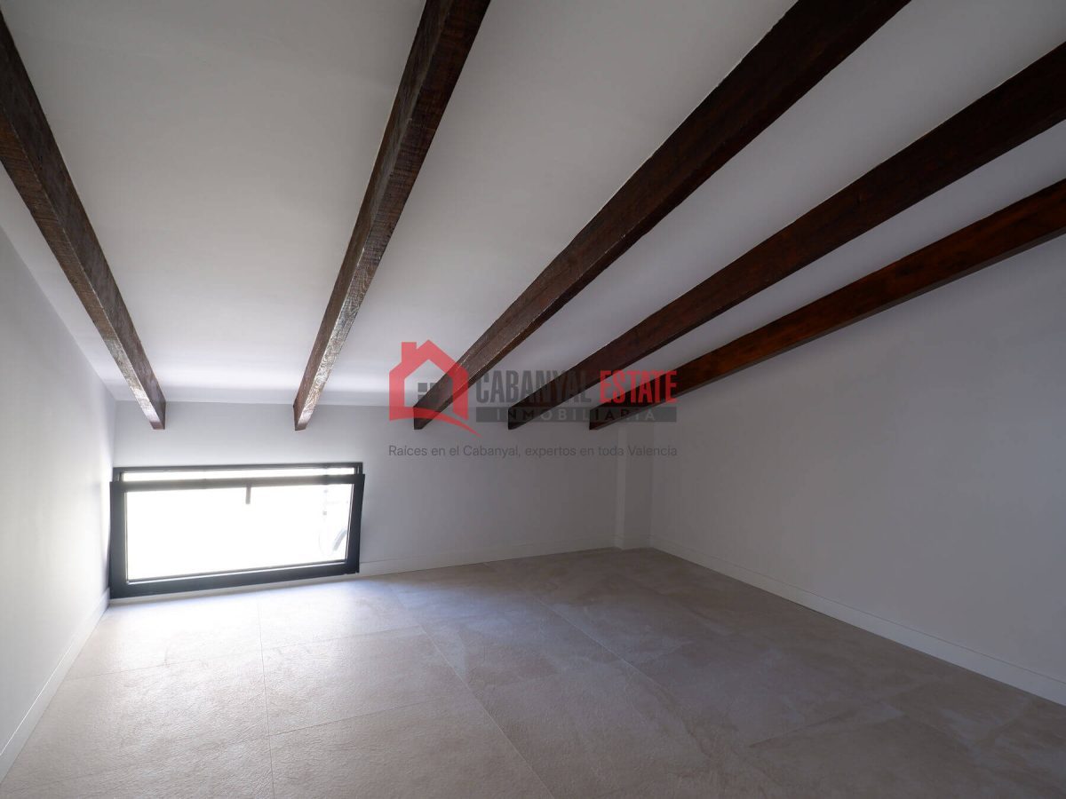 ¿Sueñas con estrenar una vivienda con alma, de diseño vanguardista y con la esencia del Cabanyal más auténtico? Cabanyal Estate te presenta esta magnífica propiedad de 79 m² construidos, ubicada en un — Foto 40