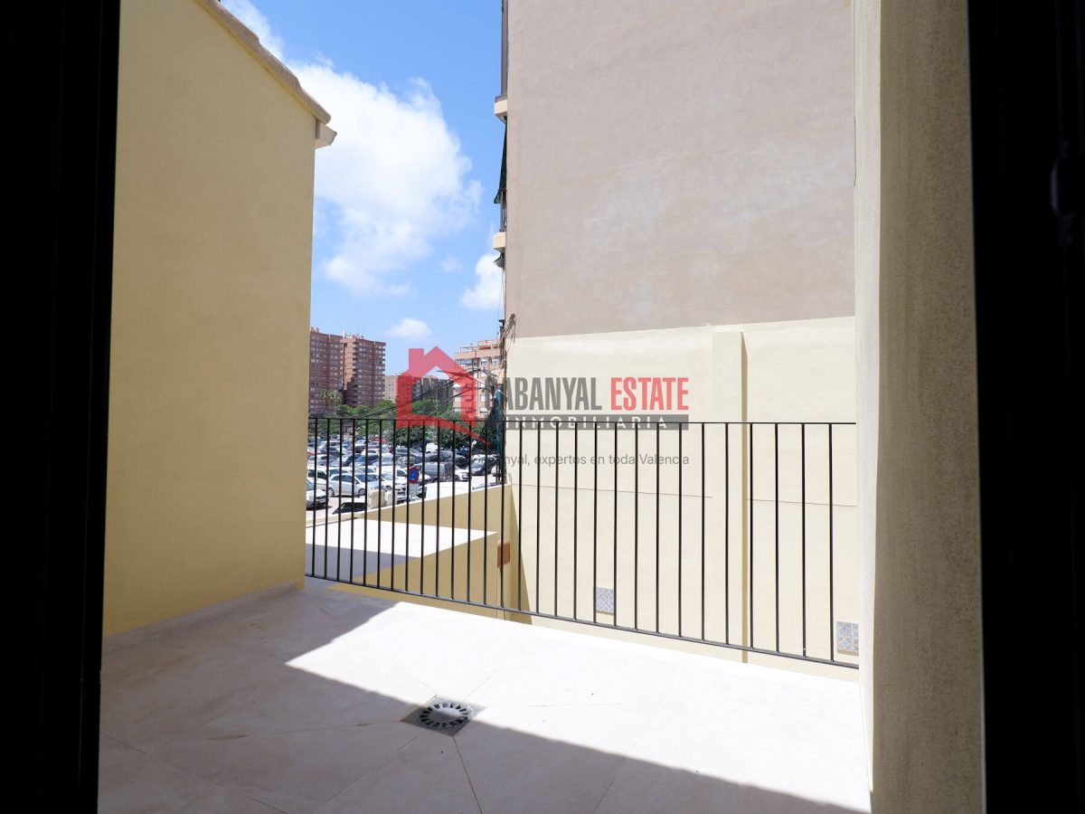 ¿Sueñas con estrenar una vivienda con alma, de diseño vanguardista y con la esencia del Cabanyal más auténtico? Cabanyal Estate te presenta esta magnífica propiedad de 79 m² construidos, ubicada en un — Foto 24