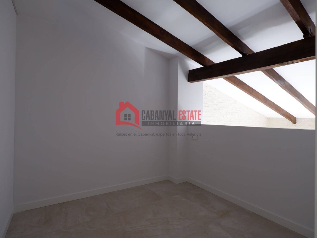 ¿Sueñas con estrenar una vivienda con alma, de diseño vanguardista y con la esencia del Cabanyal más auténtico? Cabanyal Estate te presenta esta magnífica propiedad de 79 m² construidos, ubicada en un — Foto 34