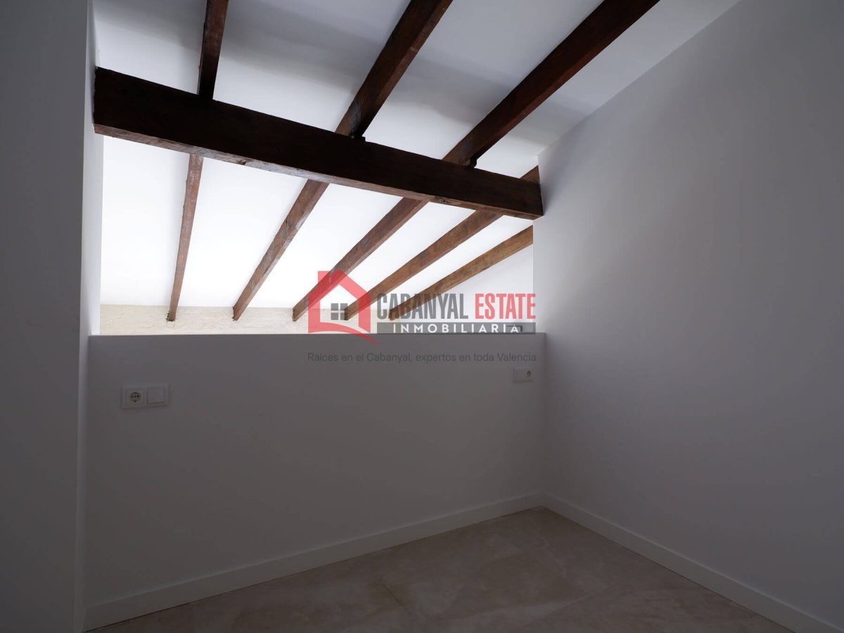 ¿Sueñas con estrenar una vivienda con alma, de diseño vanguardista y con la esencia del Cabanyal más auténtico? Cabanyal Estate te presenta esta magnífica propiedad de 79 m² construidos, ubicada en un — Foto 35