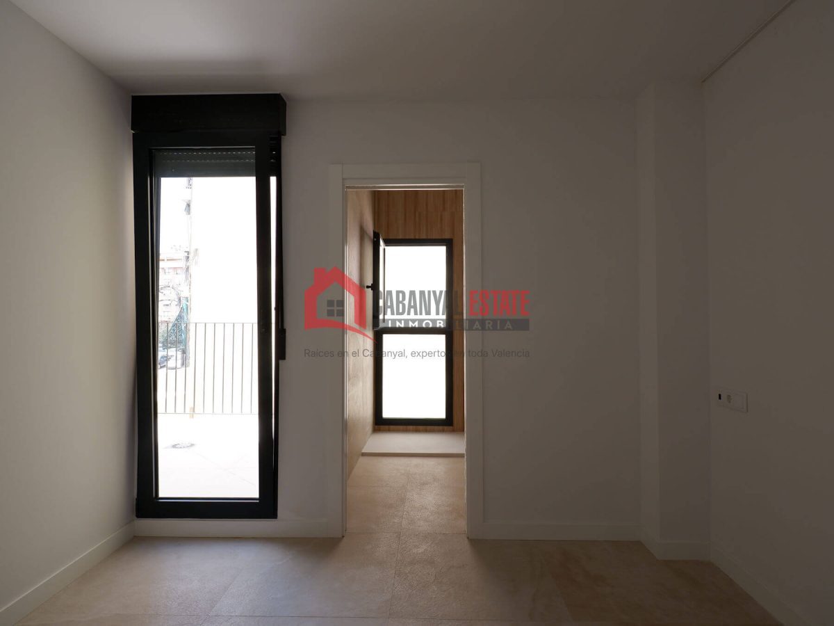 ¿Sueñas con estrenar una vivienda con alma, de diseño vanguardista y con la esencia del Cabanyal más auténtico? Cabanyal Estate te presenta esta magnífica propiedad de 79 m² construidos, ubicada en un — Foto 19