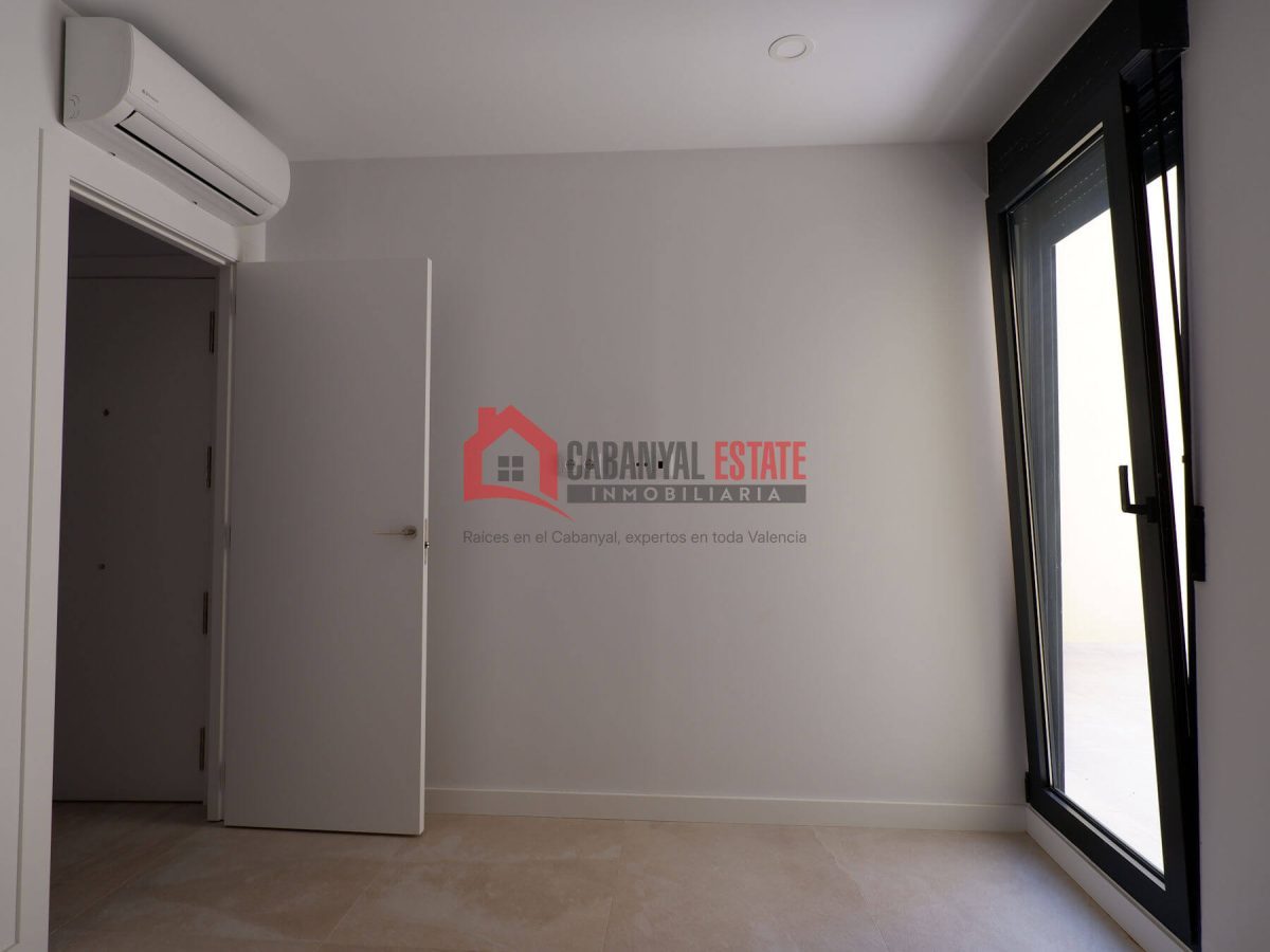 ¿Sueñas con estrenar una vivienda con alma, de diseño vanguardista y con la esencia del Cabanyal más auténtico? Cabanyal Estate te presenta esta magnífica propiedad de 79 m² construidos, ubicada en un — Foto 21