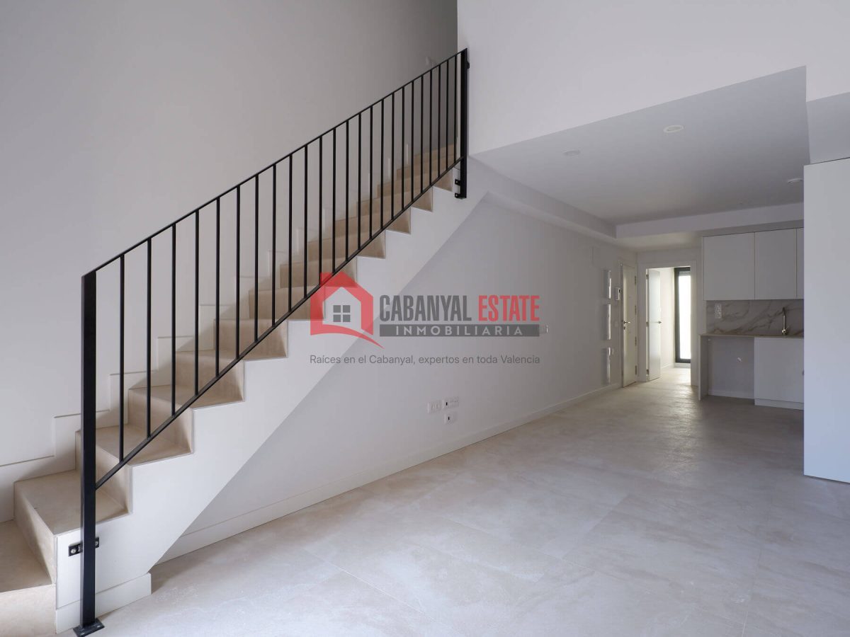 ¿Sueñas con estrenar una vivienda con alma, de diseño vanguardista y con la esencia del Cabanyal más auténtico? Cabanyal Estate te presenta esta magnífica propiedad de 79 m² construidos, ubicada en un — Foto 29
