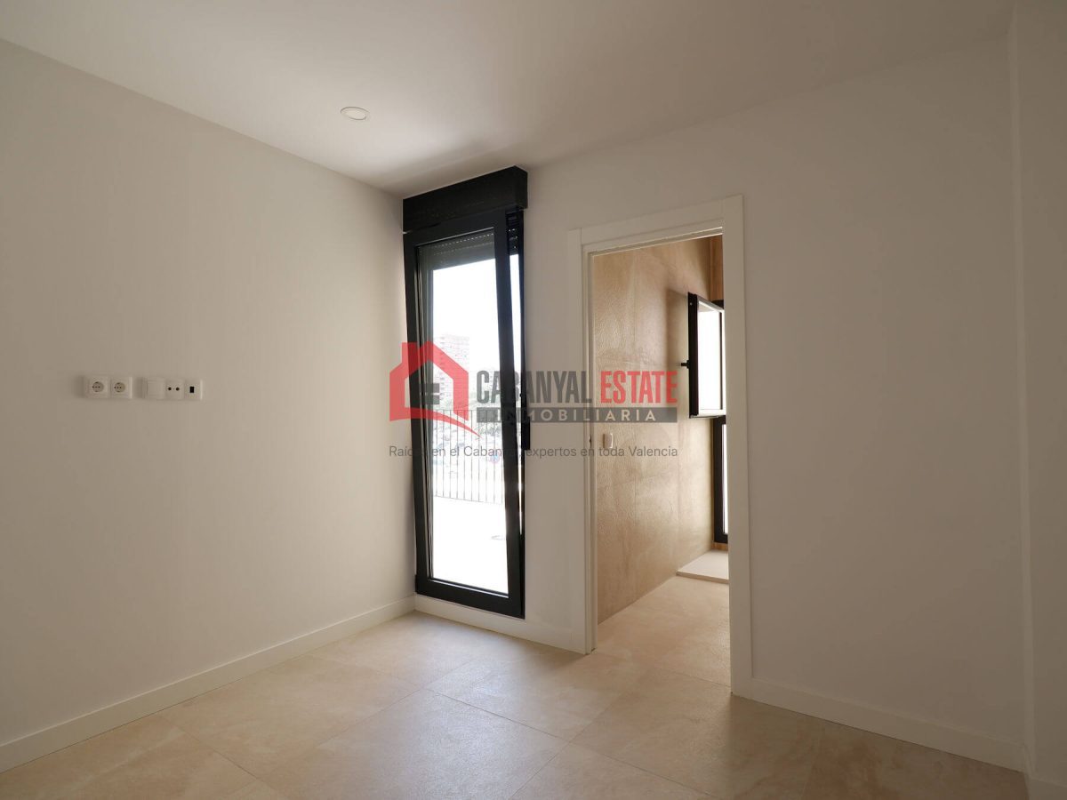 ¿Sueñas con estrenar una vivienda con alma, de diseño vanguardista y con la esencia del Cabanyal más auténtico? Cabanyal Estate te presenta esta magnífica propiedad de 79 m² construidos, ubicada en un — Foto 20