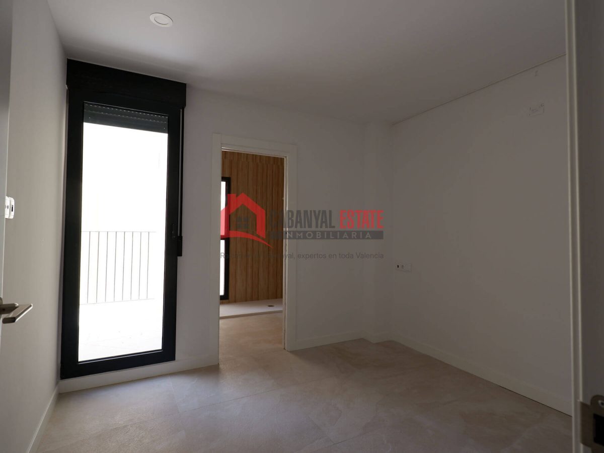 ¿Sueñas con estrenar una vivienda con alma, de diseño vanguardista y con la esencia del Cabanyal más auténtico? Cabanyal Estate te presenta esta magnífica propiedad de 79 m² construidos, ubicada en un — Foto 18
