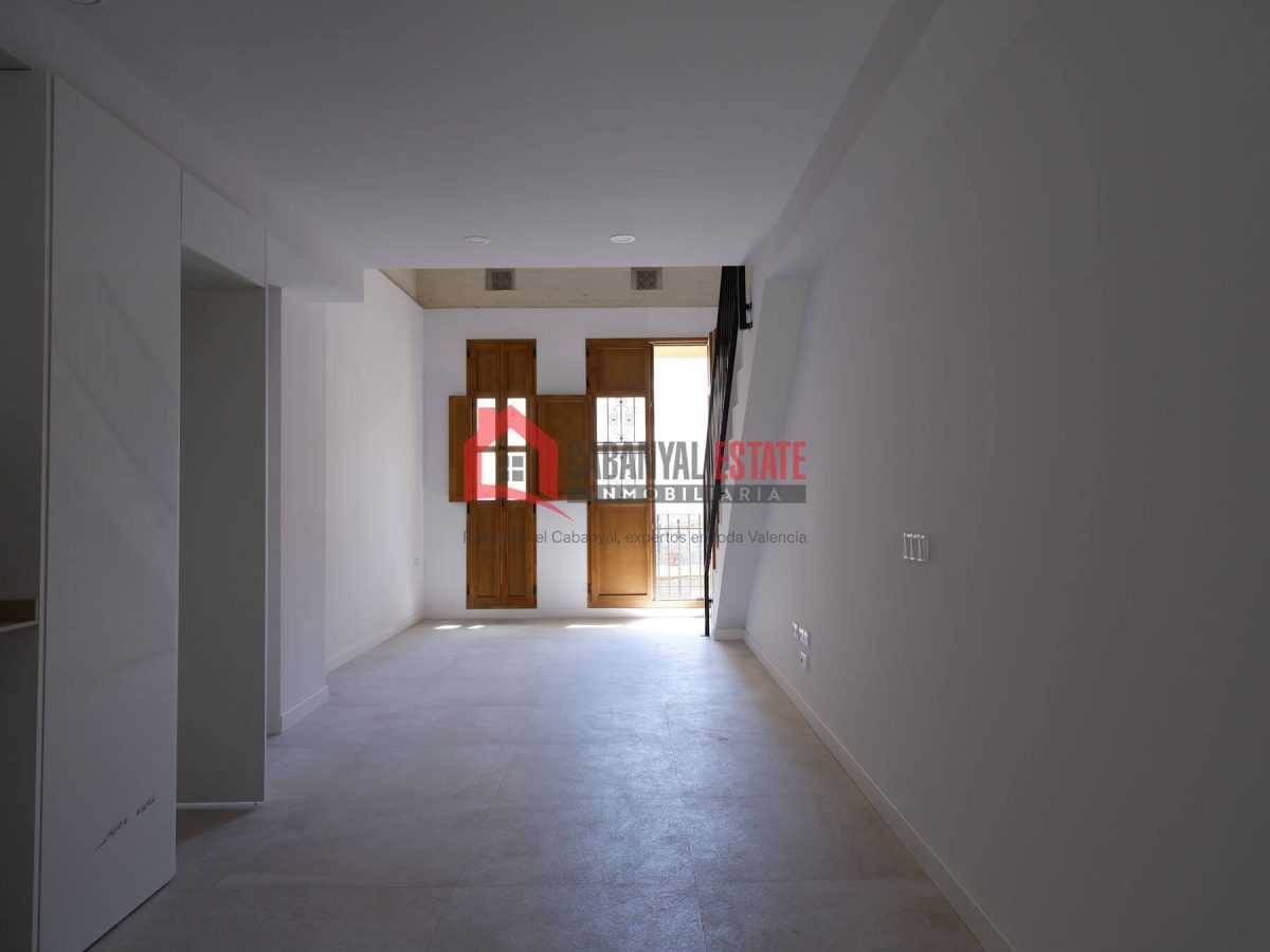 ¿Sueñas con estrenar una vivienda con alma, de diseño vanguardista y con la esencia del Cabanyal más auténtico? Cabanyal Estate te presenta esta magnífica propiedad de 79 m² construidos, ubicada en un — Foto 4