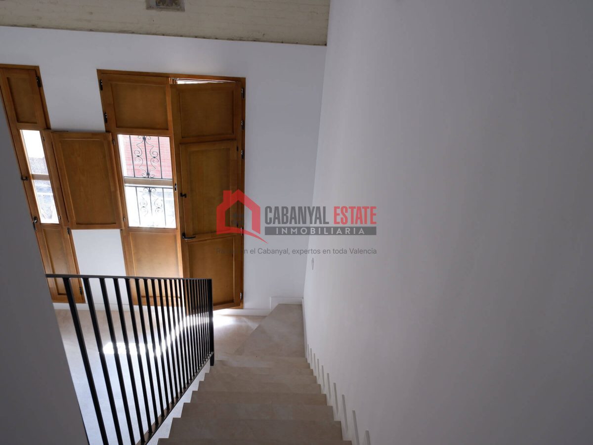 ¿Sueñas con estrenar una vivienda con alma, de diseño vanguardista y con la esencia del Cabanyal más auténtico? Cabanyal Estate te presenta esta magnífica propiedad de 79 m² construidos, ubicada en un — Foto 9