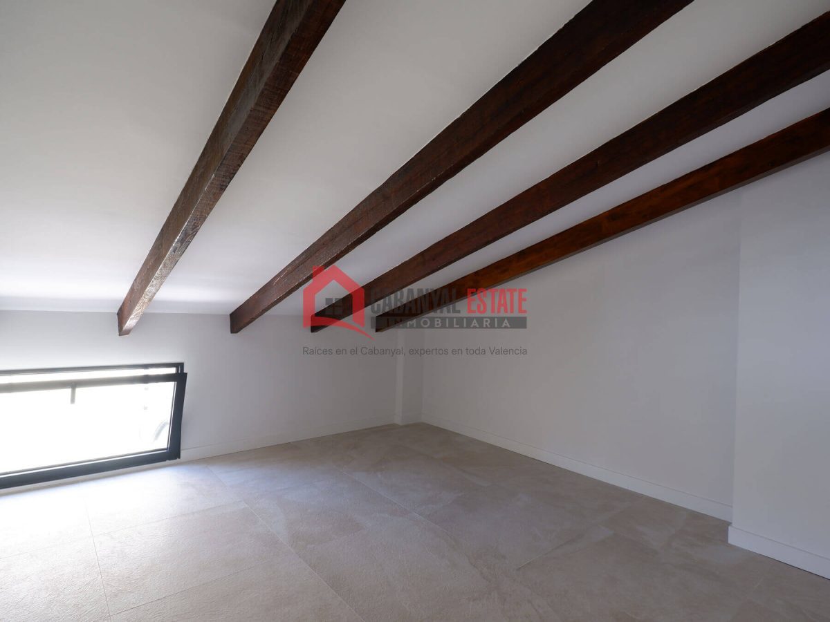 ¿Sueñas con estrenar una vivienda con alma, de diseño vanguardista y con la esencia del Cabanyal más auténtico? Cabanyal Estate te presenta esta magnífica propiedad de 79 m² construidos, ubicada en un — Foto 41
