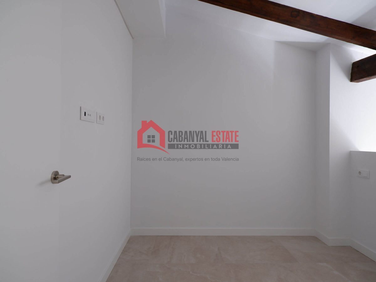 ¿Sueñas con estrenar una vivienda con alma, de diseño vanguardista y con la esencia del Cabanyal más auténtico? Cabanyal Estate te presenta esta magnífica propiedad de 79 m² construidos, ubicada en un — Foto 33